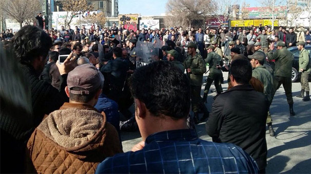 İran’da iki gösterici hayatını kaybetti
